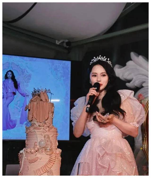 伊能静,一位年近56岁的大女子,即将迎来自己的生日.