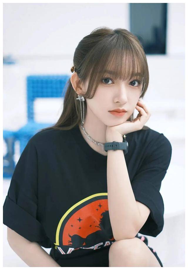 程潇:追求完美,长腿嫩足魅力无限,内外兼修,绝对吸睛._表演_角色_成功