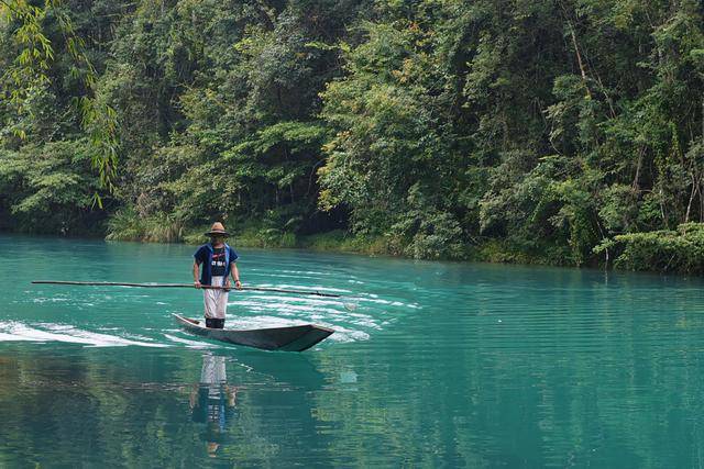 从西门进西门出(省时省力),先去卧龙潭拍美照,之后去鸳鸯湖划船,途径