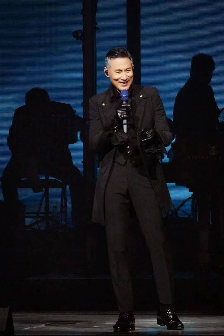 原创突发63岁张学友突发疾病临时取消3场演唱会曾在舞台上摔倒