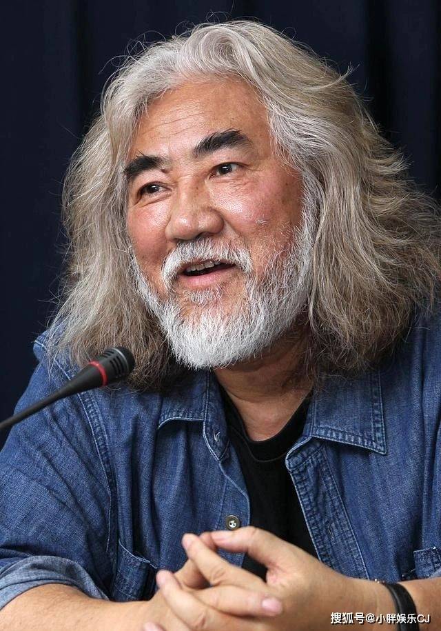 原创看了杜星霖官宣的彩照图我才明白张纪中72岁的身体生龙活虎