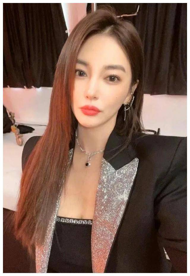 张雨绮美丽脸庞瞬间瓦解300亿身价或将烟消云散现实曝光