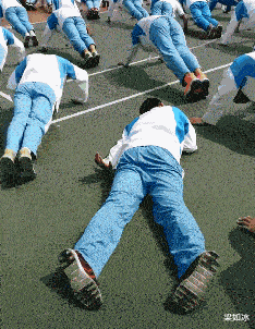 王毅:你是跳"科目三"的小伙子吧?