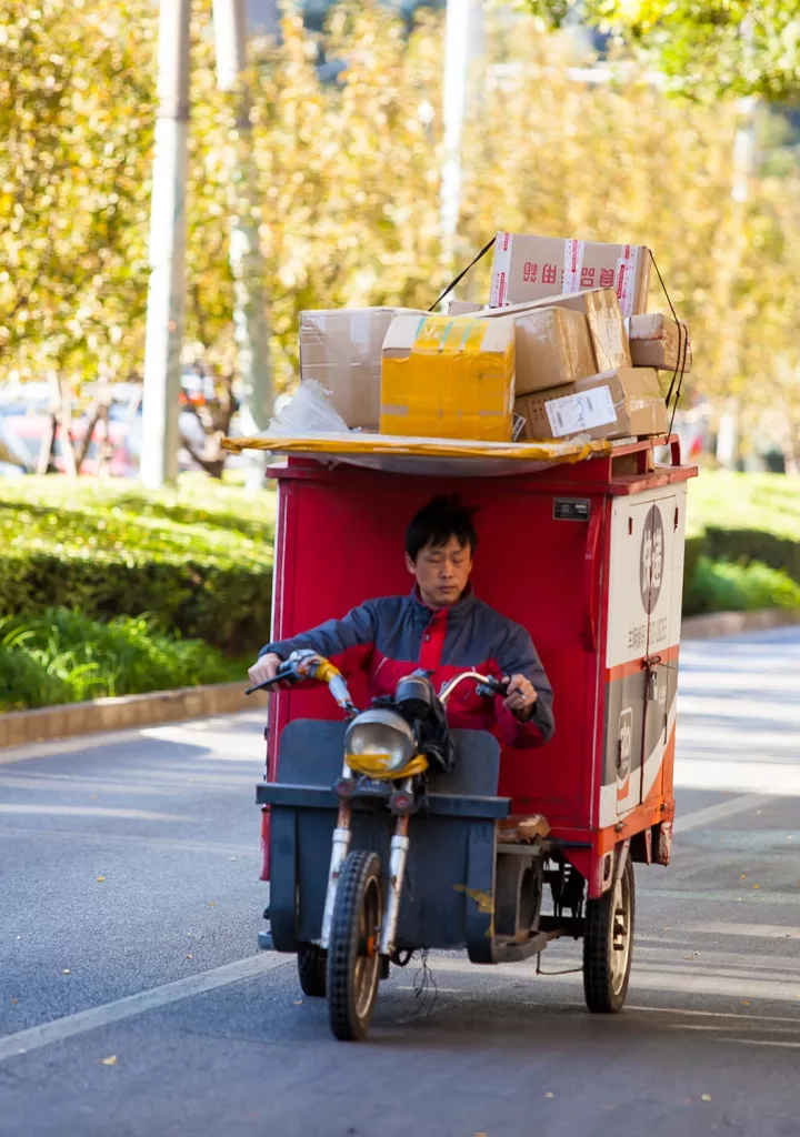 快递小哥"出走"去送外卖,不只是因为新规,这里有你不知道的故事!