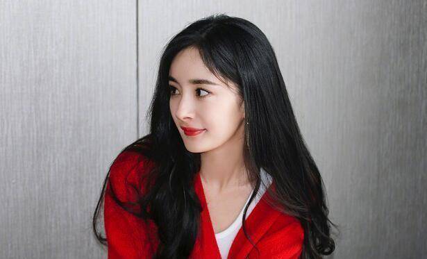 原创有种乖巧叫杨幂的坐姿明明已经当妈了坐姿却规矩得像一个小学生