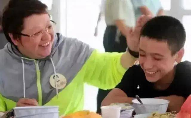 王毅:你是跳"科目三"的小伙子吧?