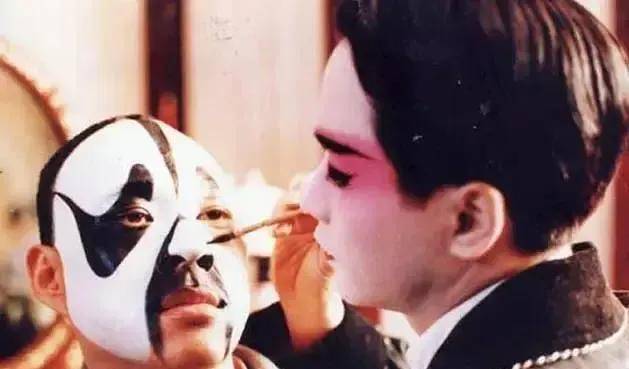 《霸王别姬》张国荣对程蝶衣3点的成功塑造,决定了他的艺术高度