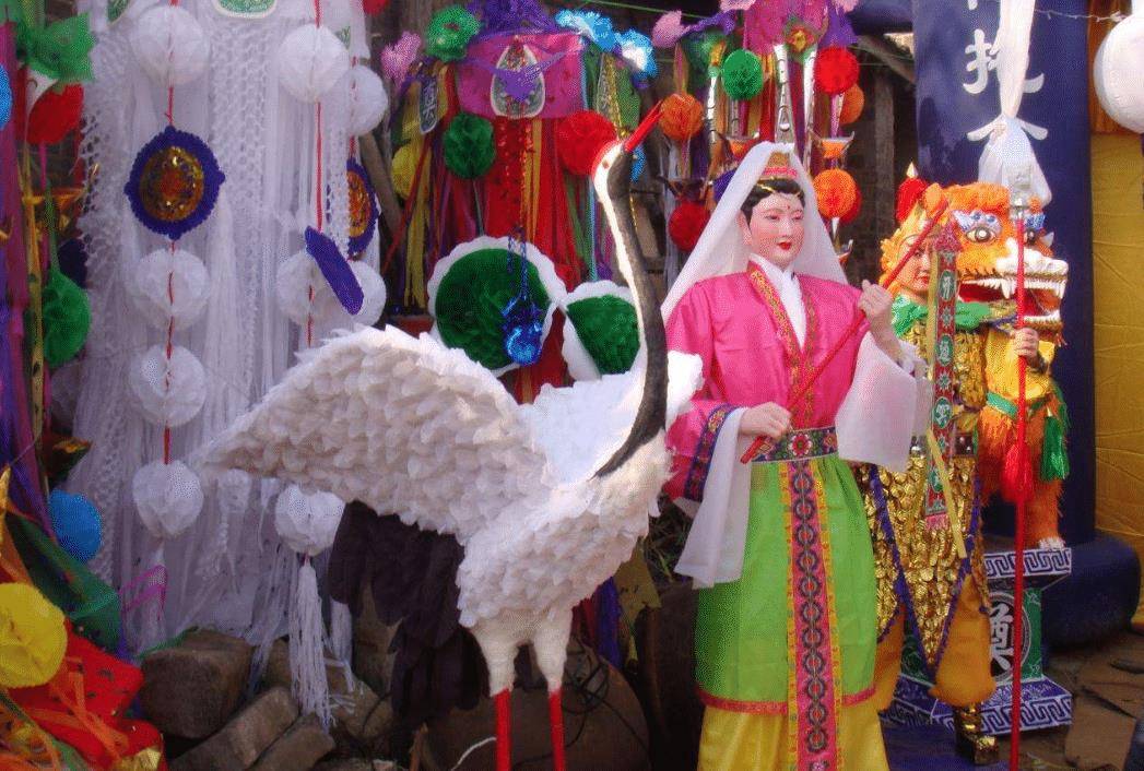 原创中国丧葬用的纸扎登上巴黎艺术展法国人中国人好浪漫