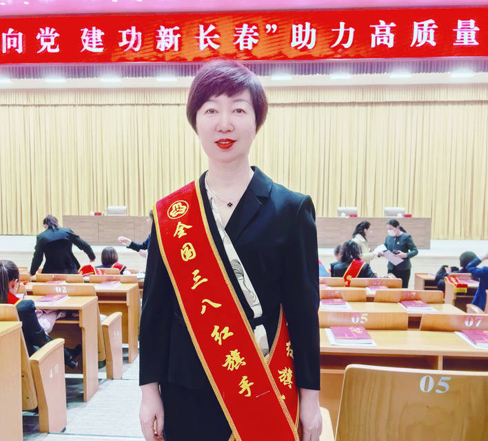 全国三八红旗手武辉点燃生命之光的早产儿妈妈