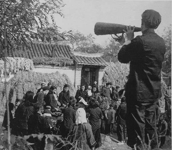 原创50年代初四川偏僻山村出现美军降落伞村民攻打山头数小时