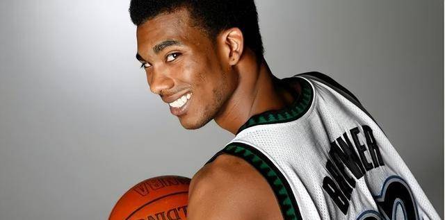 布鲁尔他打球赚钱给父亲治病天赋异禀却为何到处流浪