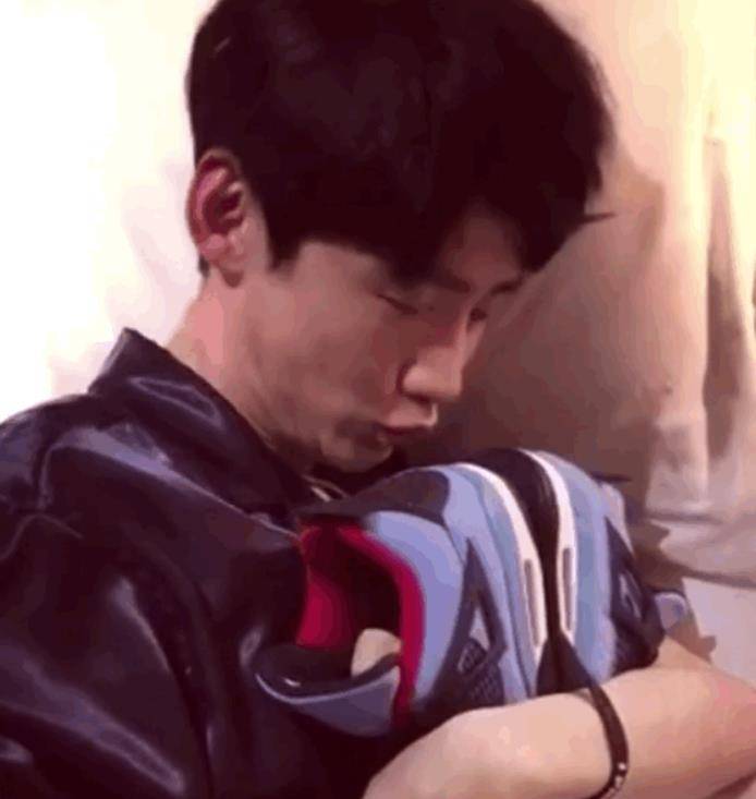 原创明明可以靠演技和颜值却一身是梗网友什么男神都是假的