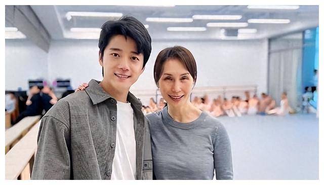 原创60岁何超琼亲妹现身身家百亿单身已离婚