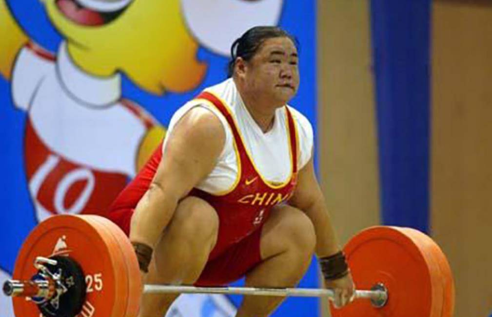 举重冠军唐功红:奥运会上拼死一举,夺得金牌后七窍流血_家庭_生活