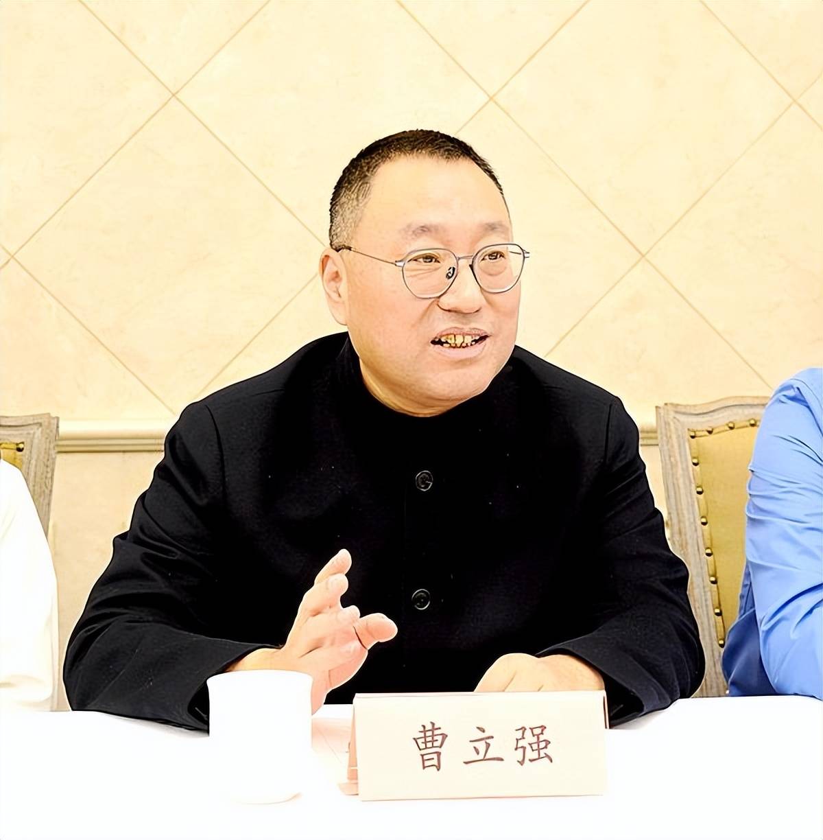 曹立强表示,上海荣昶公益基金会不仅扶贫助困,乐善好施,而且注重人才