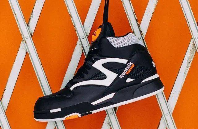 2021年,为了纪念迪布朗盲扣30周年,锐步重新推出了迪布朗布朗的球鞋