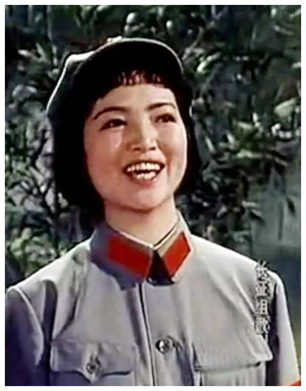 歌唱家耿莲凤独具风范魅力四射绽放艺术之美