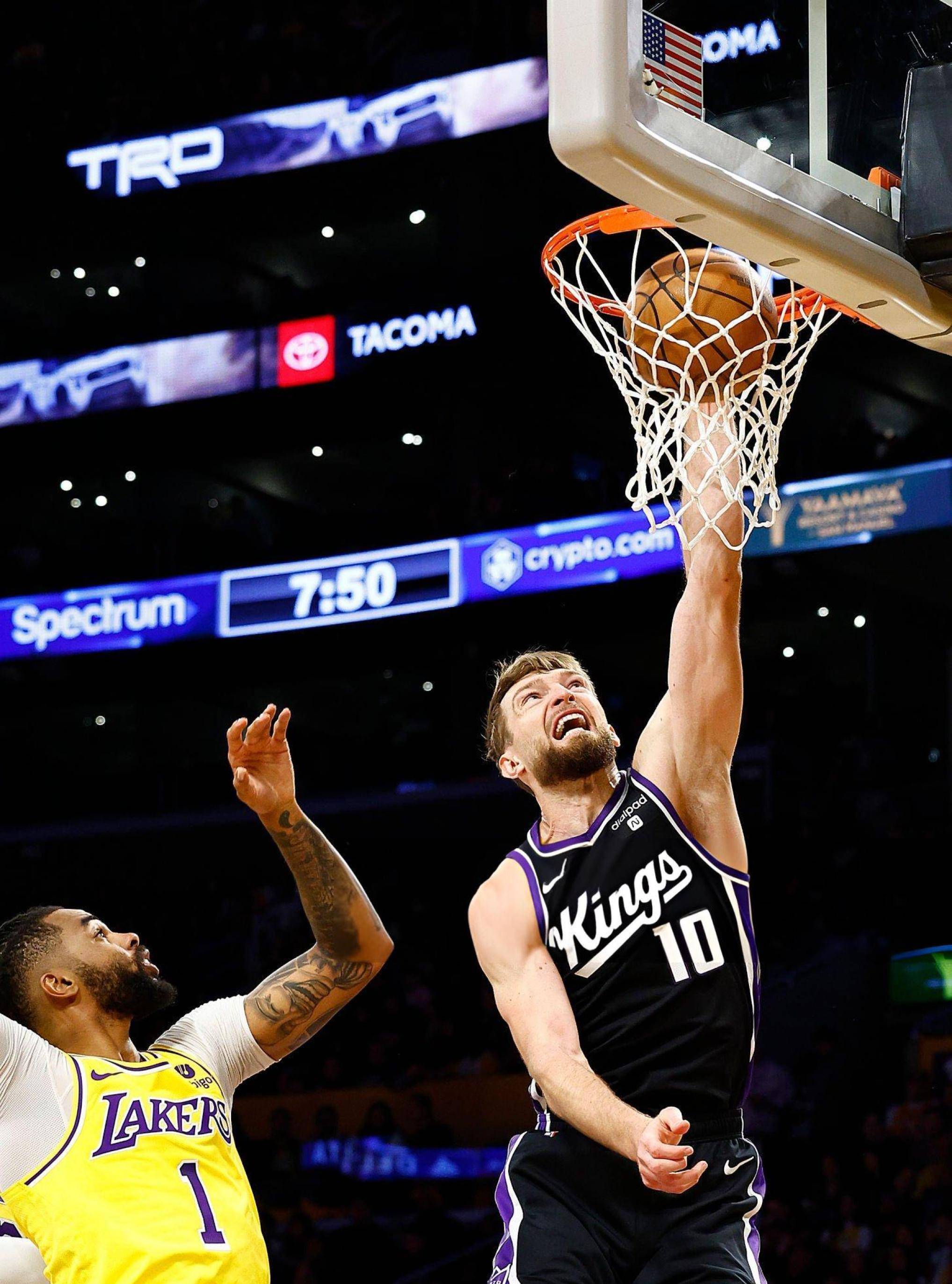 0胜9负!浓眉面对萨博尼斯难求一胜 仅13中5遭克星大三双完爆