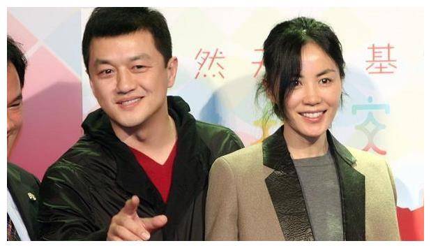 王菲喜获殊荣不要忘记体贴理解李亚鹏也有难处