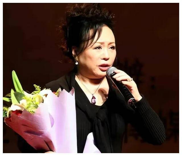 歌唱家耿莲凤独具风范魅力四射绽放艺术之美