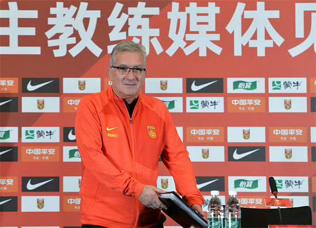 第一件事,就是让郑智,邵佳一,陈涛全部留任助教岗位,他指出这三人除了