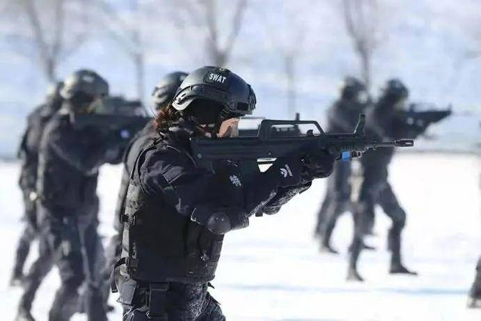 中国武警特警部队女兵图片