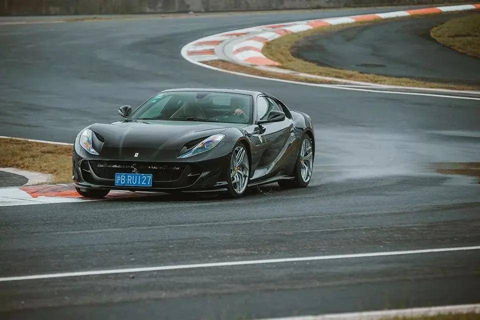 赛道经验丰富而且技术能力不错的话,关闭esp,dsc跑出来的圈速会比全开