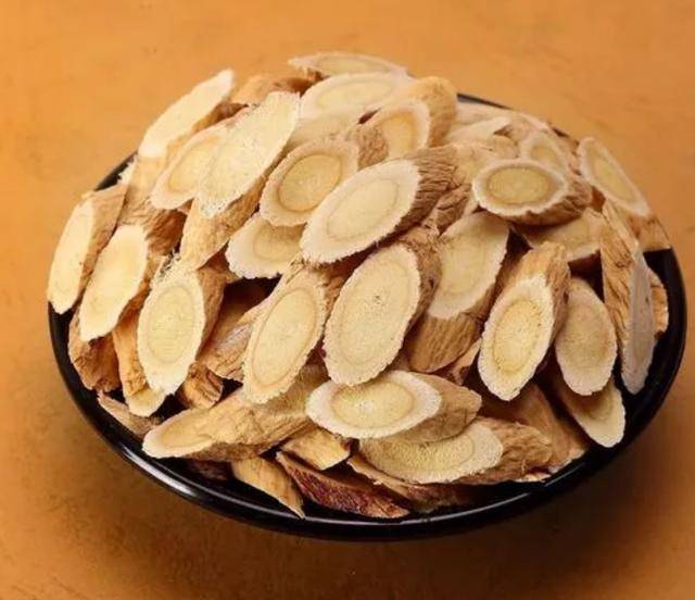 原创黄芪泡水喝会上火吗本文辟谣加用5种药材调理身体虚火