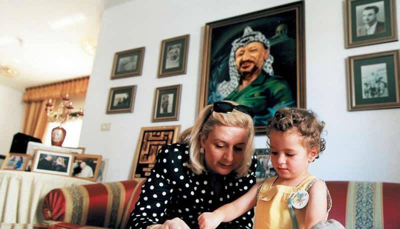 原创2004年阿拉法特去世留下60个亿独女和小34岁的娇妻现在怎样了