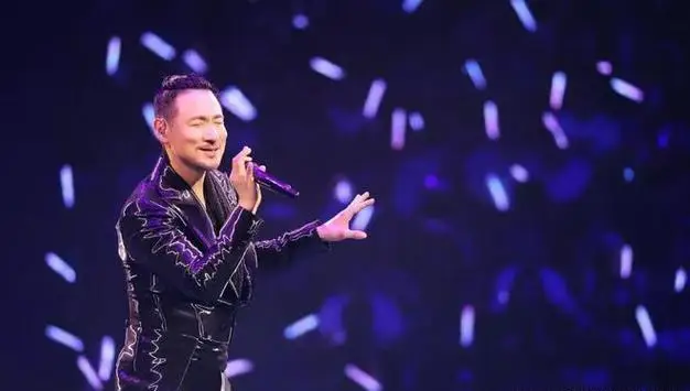原创突发63岁张学友突发疾病临时取消3场演唱会曾在舞台上摔倒
