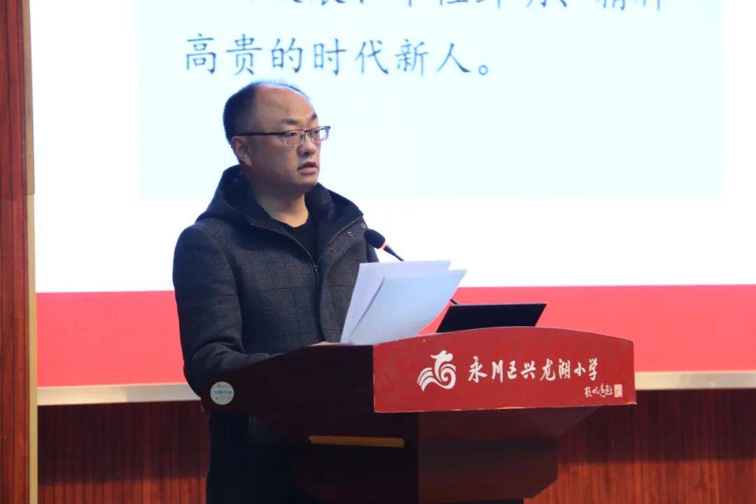 永川区教师进修学校校长,正高级教师廖荣德针对上述15所中小学遇到的
