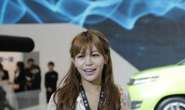 原创10年过去那位宁在宝马里哭不在单车上笑的女孩如今咋样了