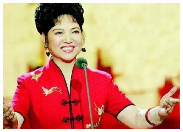 歌唱家耿莲凤独具风范魅力四射绽放艺术之美