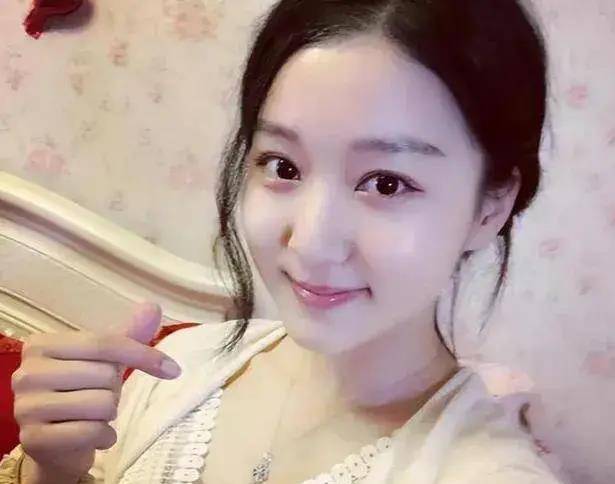 1. 相互吸引:夏露曾是河海大学的校花,她的外貌和气质可能吸引了马龙.