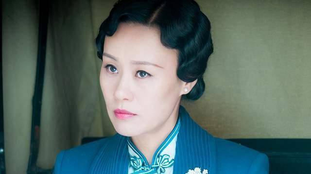 20年前,她惊艳了中国影坛,20年后,女儿被评为"全球最美"_朱曼_美人