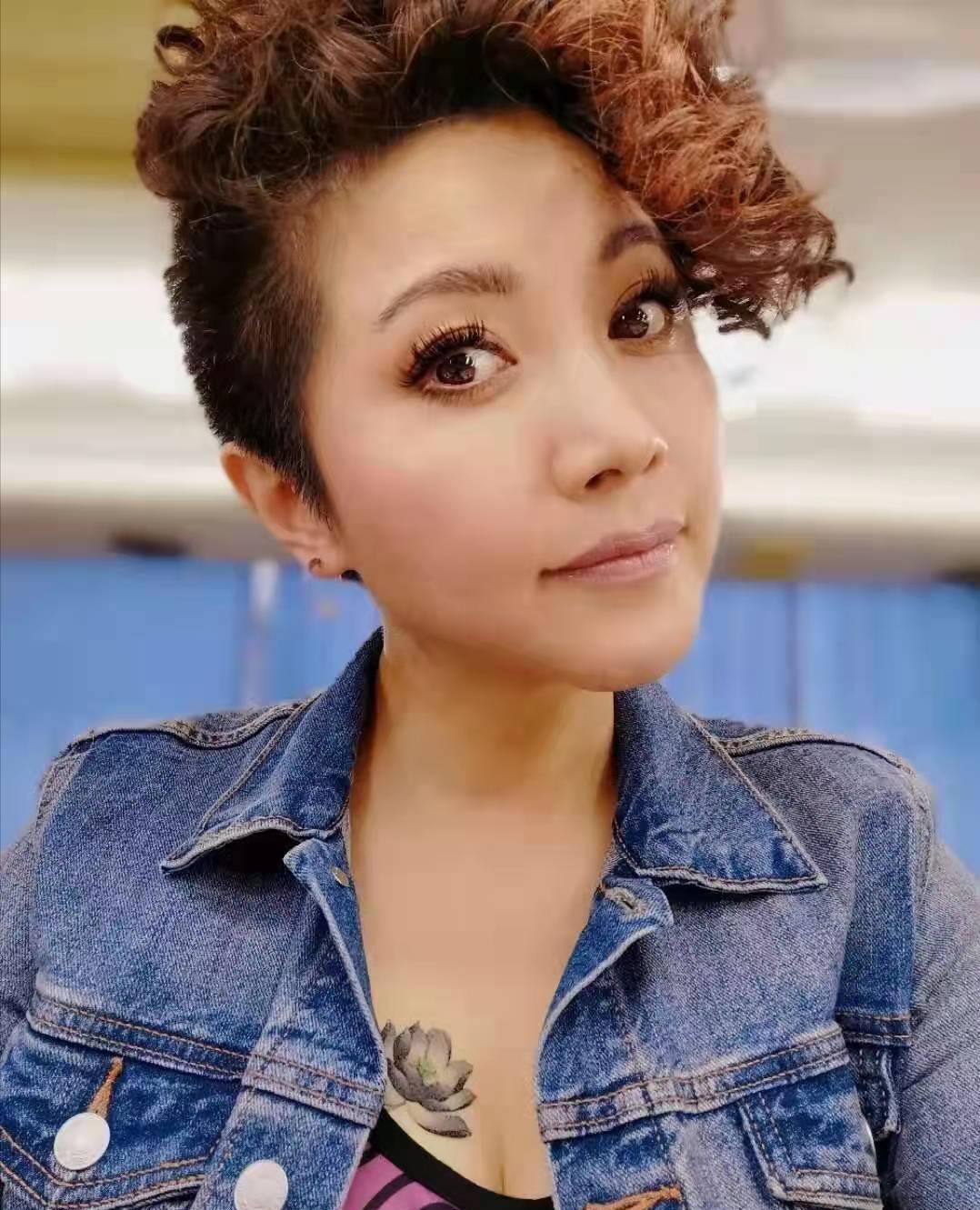 原创都是中年女星为啥有的在硬扮少女有的却甘愿演妈