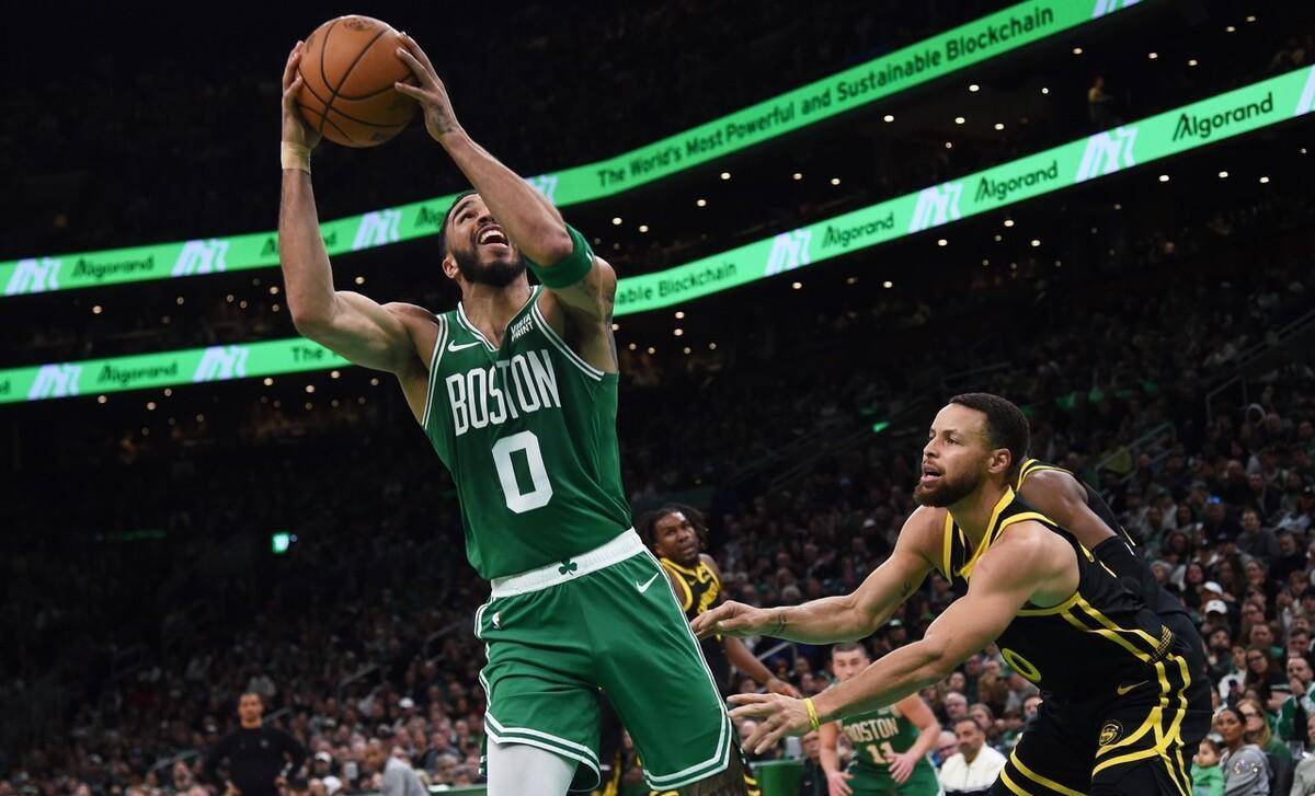 勇士与凯尔特人,这两支nba历史上的传奇球队,在篮球场上相遇总是能