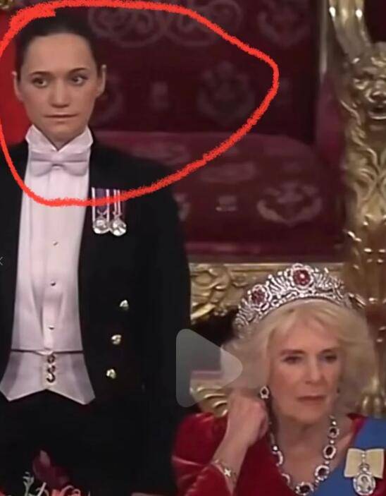 看kate本人气质很阳光大方 甚至很张扬 我觉得在王妃里蛮少见的 替身