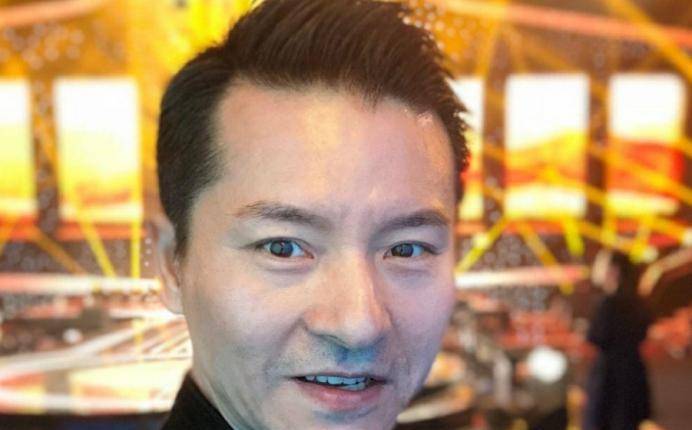 原创山寨版刘德华因太像签约央视排场比真人还大出场费吓人