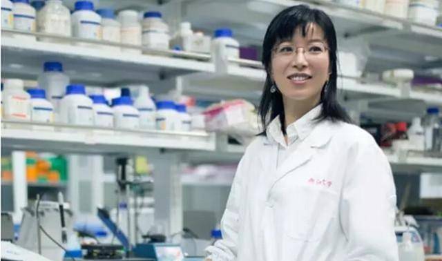 在进入北京大学之后,胡海岚依旧认真学习,不仅如此,由于颜值超高,个子