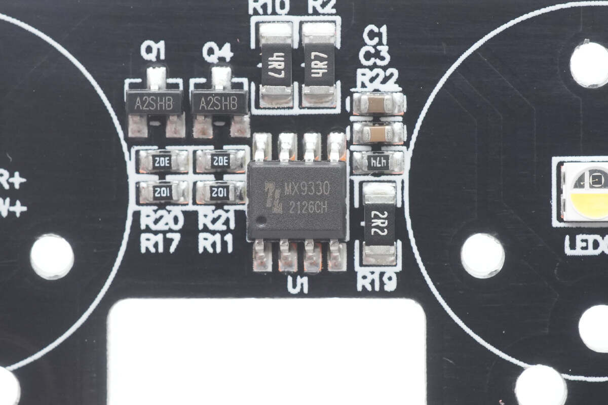 支持移动侦中兴400w像素高清智能摄像头拆解