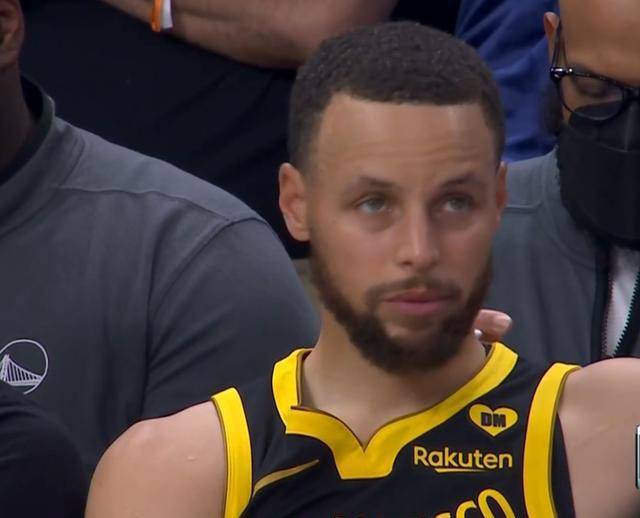 原创勇士王朝陨落穆迪三分失手库里受伤勇士遭逢困境