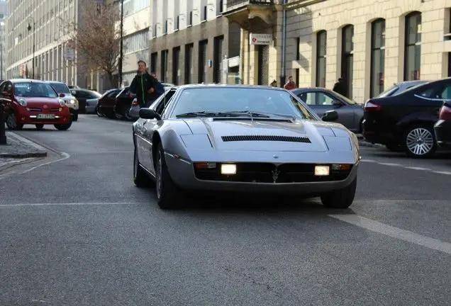 著名设计工作室乔治亚罗操刀,运用了当年最为流行的"斯巴达风格"设计