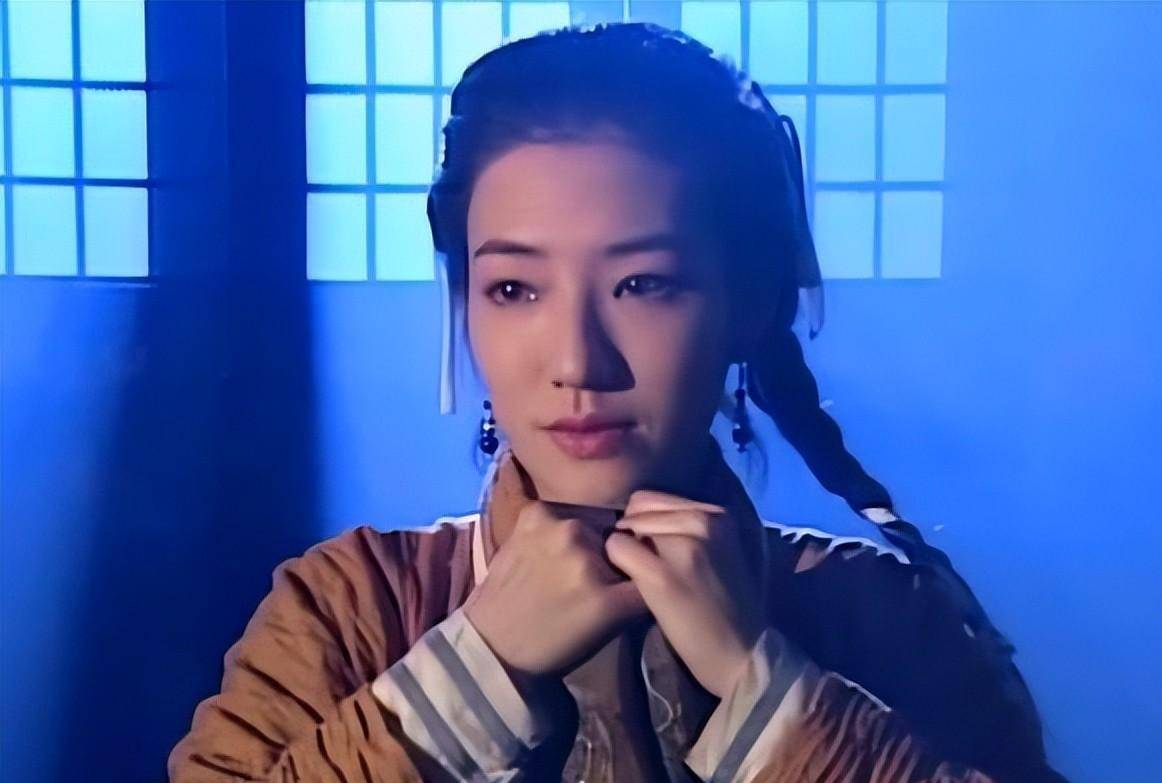 关晓彤找老舍玩过这届粉丝真的太离谱京圈格格真没有那么值钱