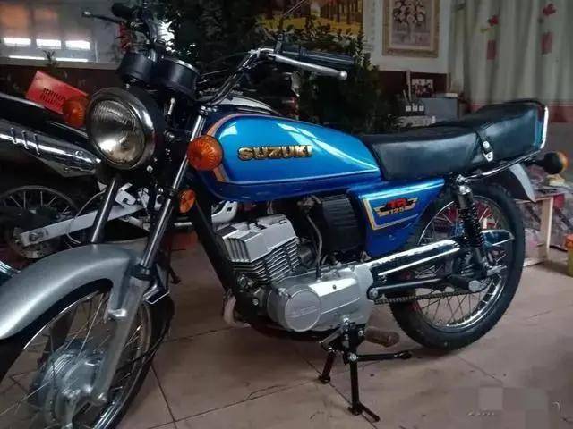 包括本田的h100s(小飞机),铃木a100,还有雅马哈rx100以及川崎等.