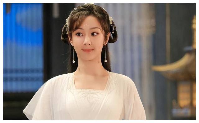 原创32岁杨紫容貌焦虑最新状态上热搜脸部变化引发关注