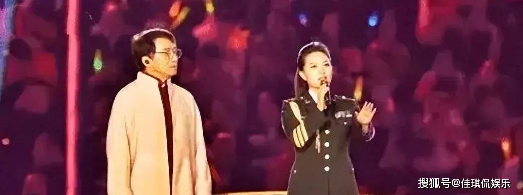 她是第一位博士级歌唱家,12次荣登春晚,丈夫的身份更是深藏不露_雷佳