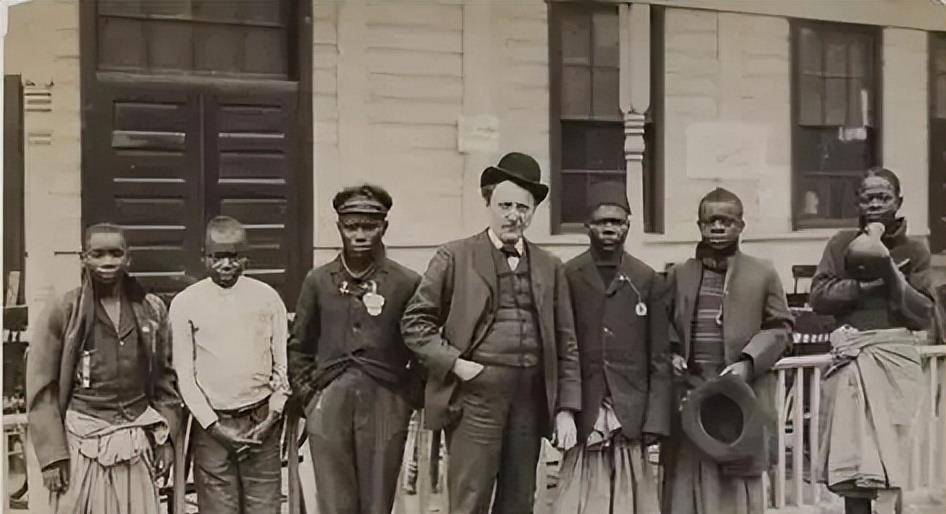 进行论证,但其结论几乎都是相同的,那就是只有欧洲白人才是优越的民族