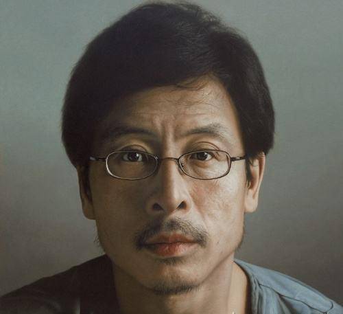 这是一位来自武汉的艺术家,小时候,他并没有像很多其他孩子一样认真