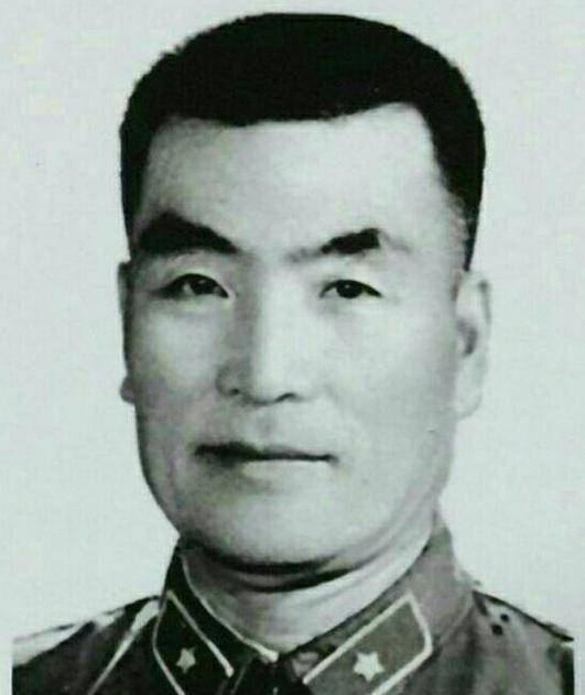 后被转业地方,罗帅调他回部队,后晋升少将_山东军区_王德_大校